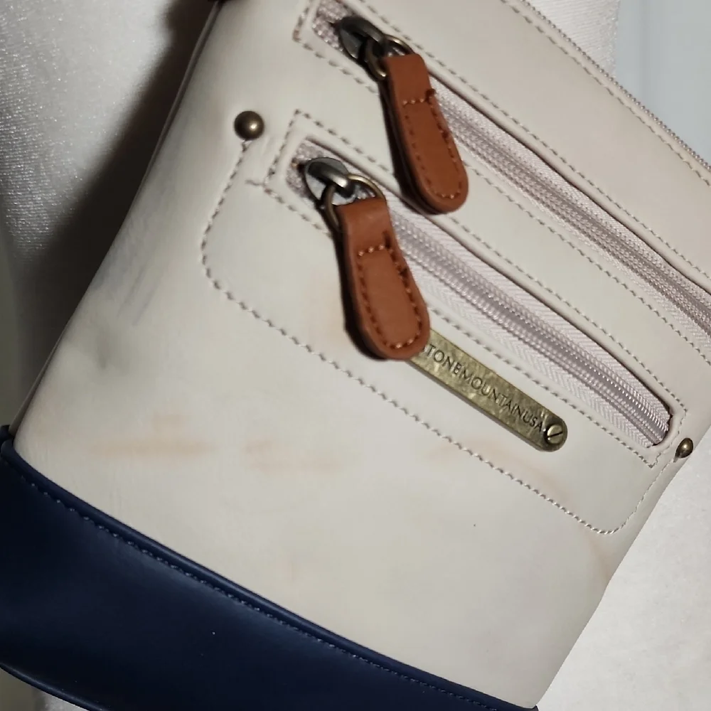 Stone Mountain Accessories Cream and Navy Wristlet